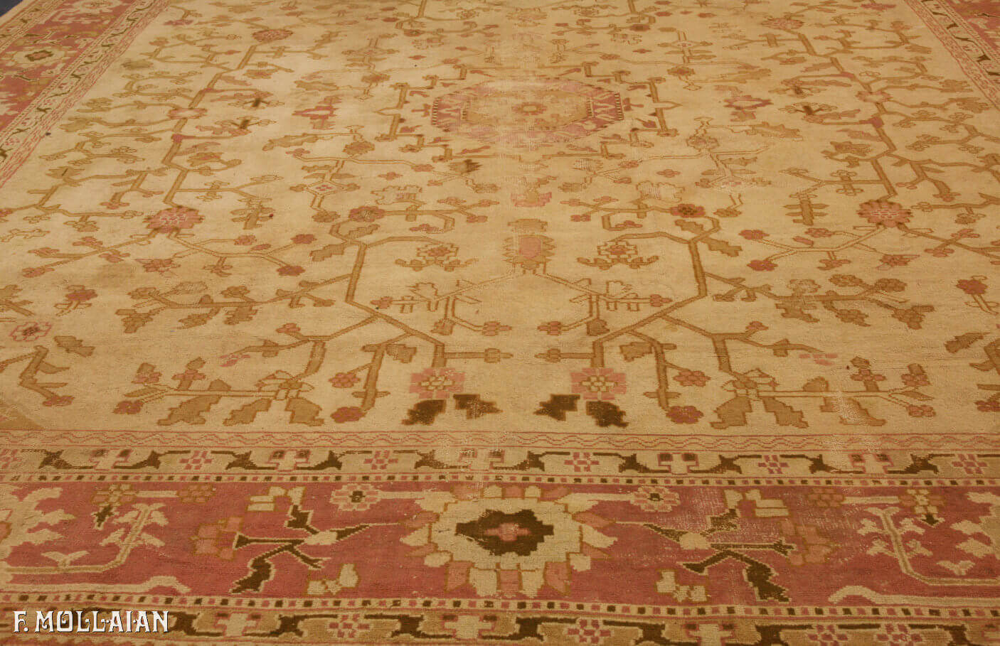 Antique Turkish Ushak (Oushak) Carpet n°:12784316